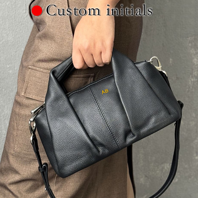 Custom Initials Leather Pillow - Interior Design Japan recension och pris
