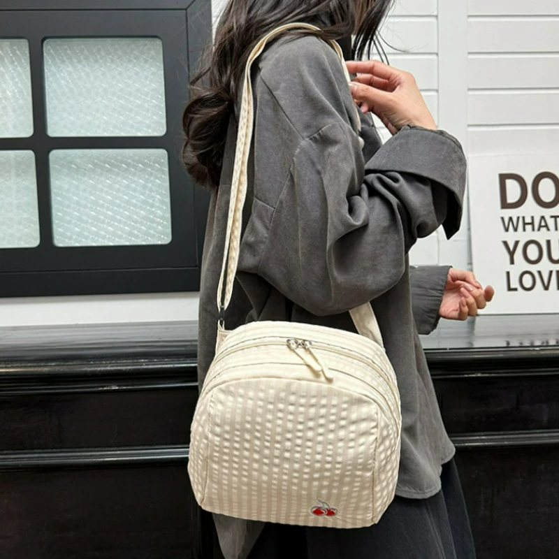 Korean Style Embroidered Cherr - Interior Design Korean Style recension och pris